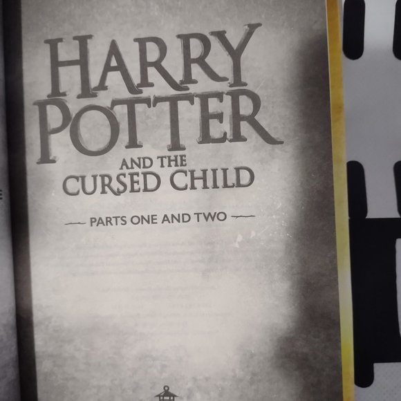 Harry Potter and the Cursed Child, Parts One and Two: The Official Playscript of - Picture 4 of 5